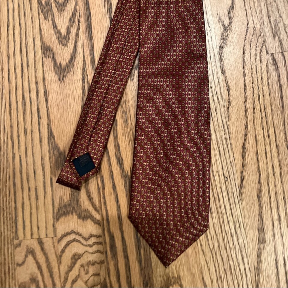 Silk tie.